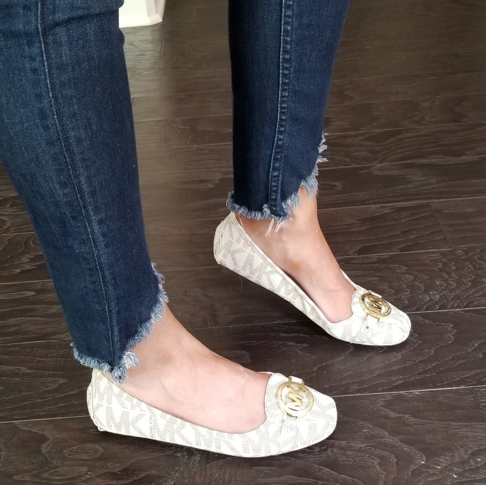 **PRICE 👇🏼** Michael Kors cream flat shoe size 8